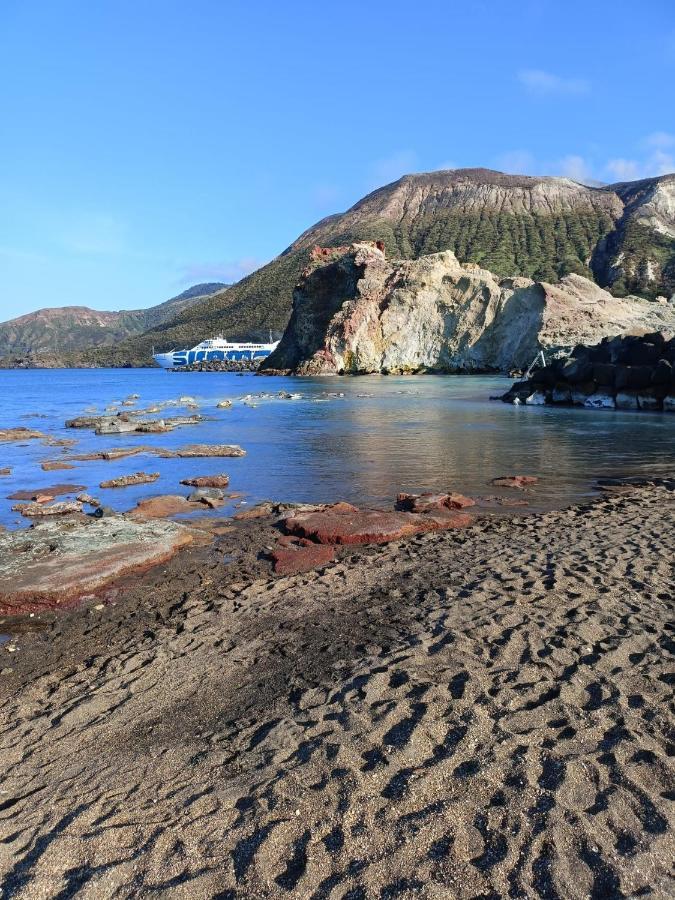 Menichetta 4 Posti Bilo Con Piscina Gratuita Dall' 11 Luglio Al 31 Agosto Vulcano  Esterno foto